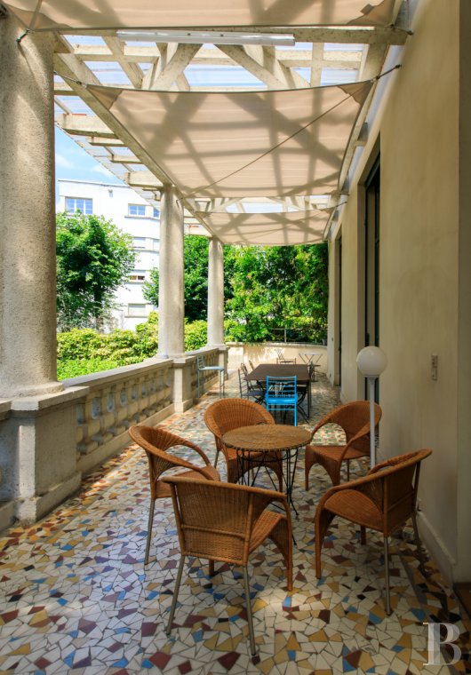 En Saône-et-Loire, à Mâcon, une villa et son jardin entièrement de style Art déco - photo  n°28